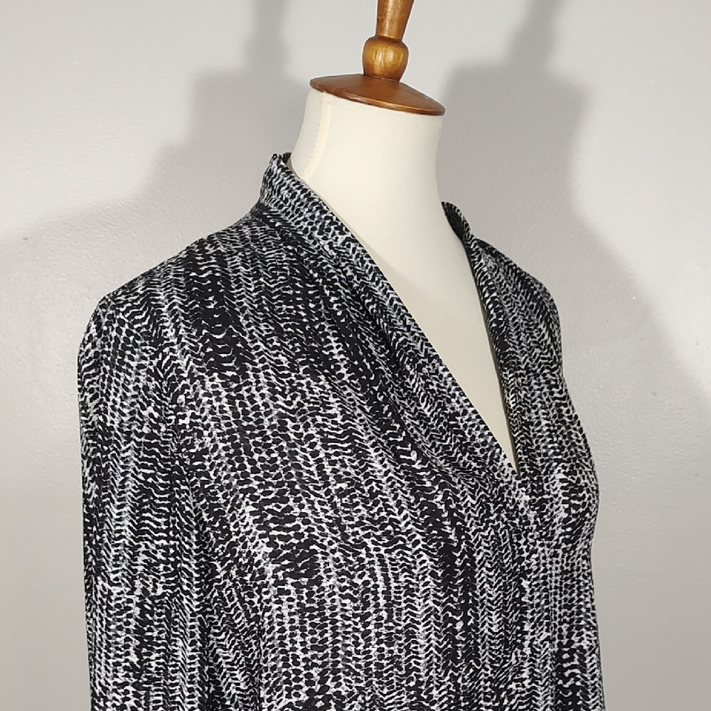 Violet & Claire Monochrome Textured Blouse